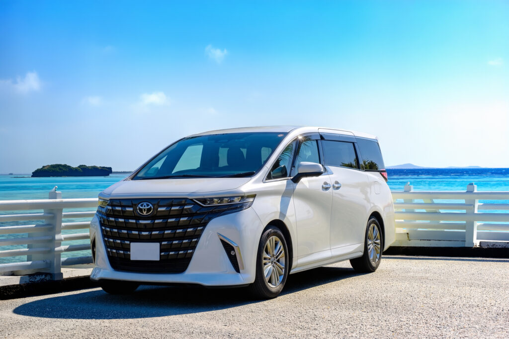 沖縄で新型アルファード(40系)をレンタルするには？旧型30系との違いを専門店が解説